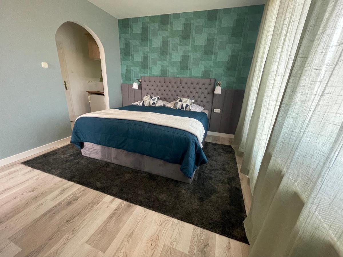 Hollik Apartmanhaz 3* Balatonfured