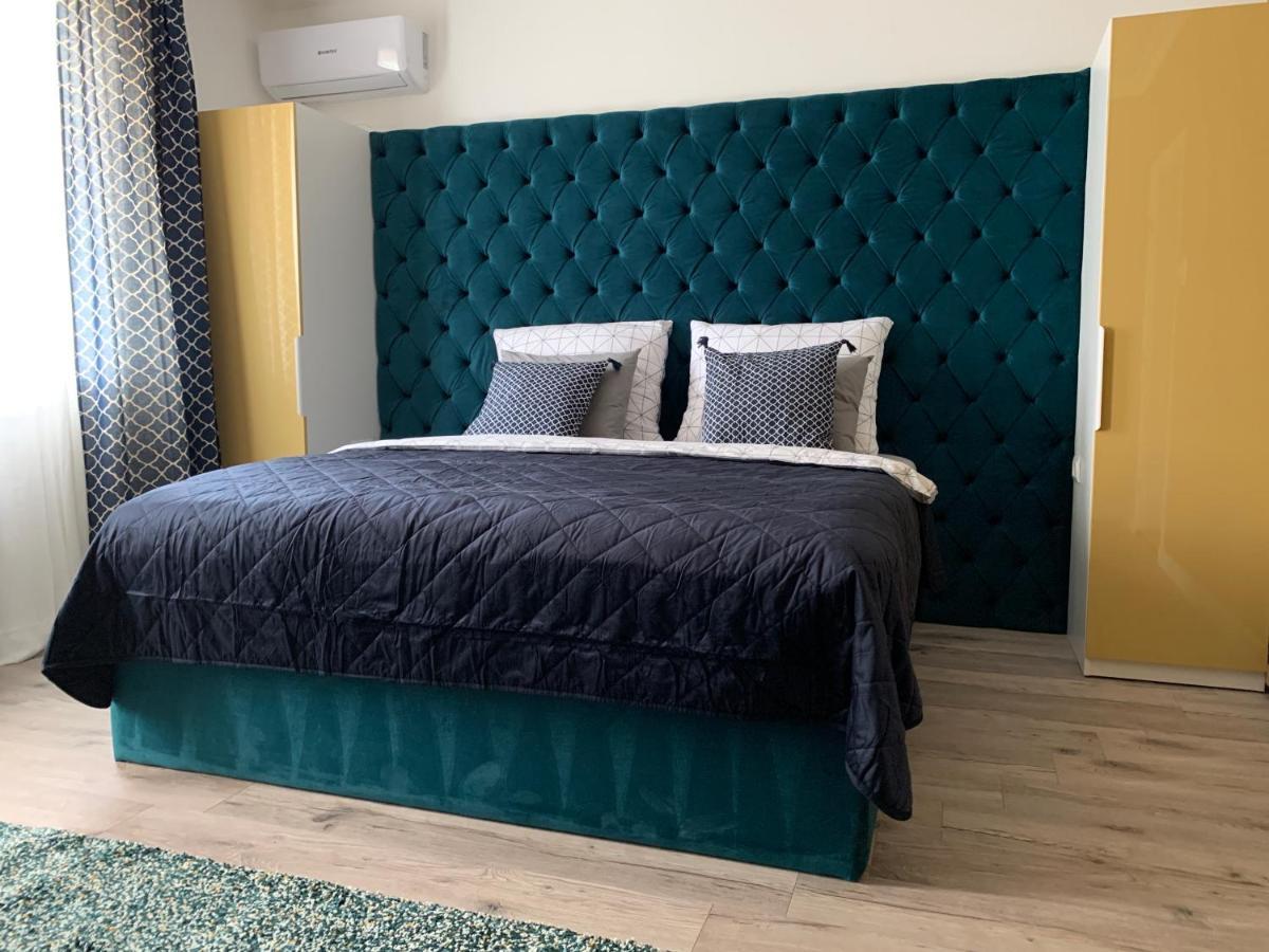Hollik Apartmanhaz